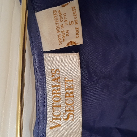 VTG Victoria's Secret purple slip and robe set - Picture 2 of 10